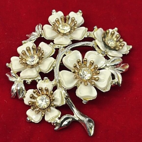 Vintage Clear Rhinestone White Enamel Floral Bouquet Brooch Pin - Picture 1 of 5